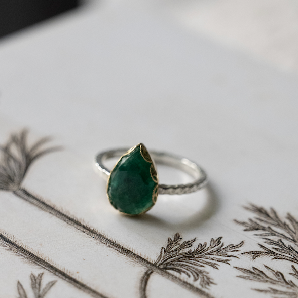 ANILLO CARUSSO RAIZ DE ESMERALDA