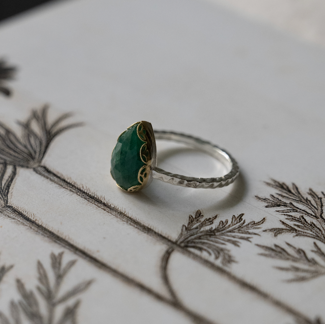 ANILLO CARUSSO RAIZ DE ESMERALDA