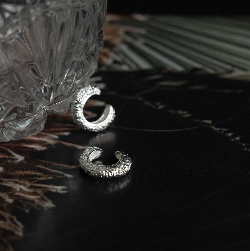 EARCUFF RUGOSO PLATEADO