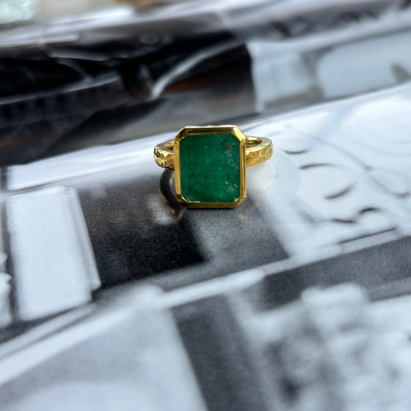 ANILLO BARI RAIZ DE ESMERALDA