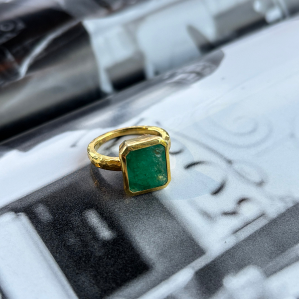 ANILLO BARI RAIZ DE ESMERALDA