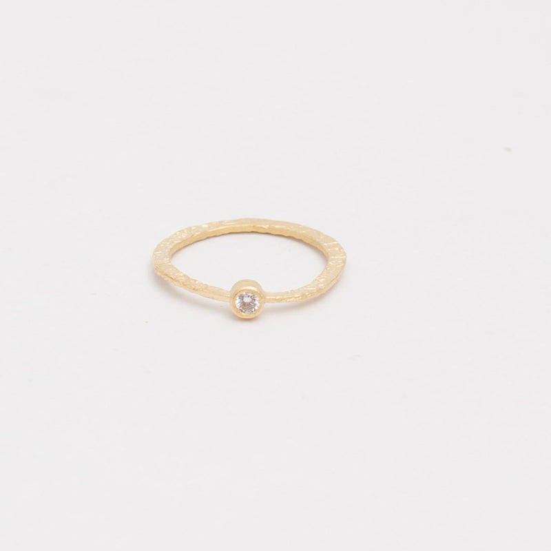ANILLO SCINTILLANTE ENCHAPADO EN ORO OPACO